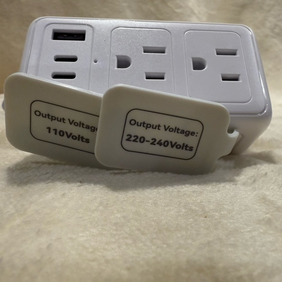NIB Mapambo 220V to 110V Voltage Converter US to Europe with 2 USB Port 2 USB C - Picture 3 of 5